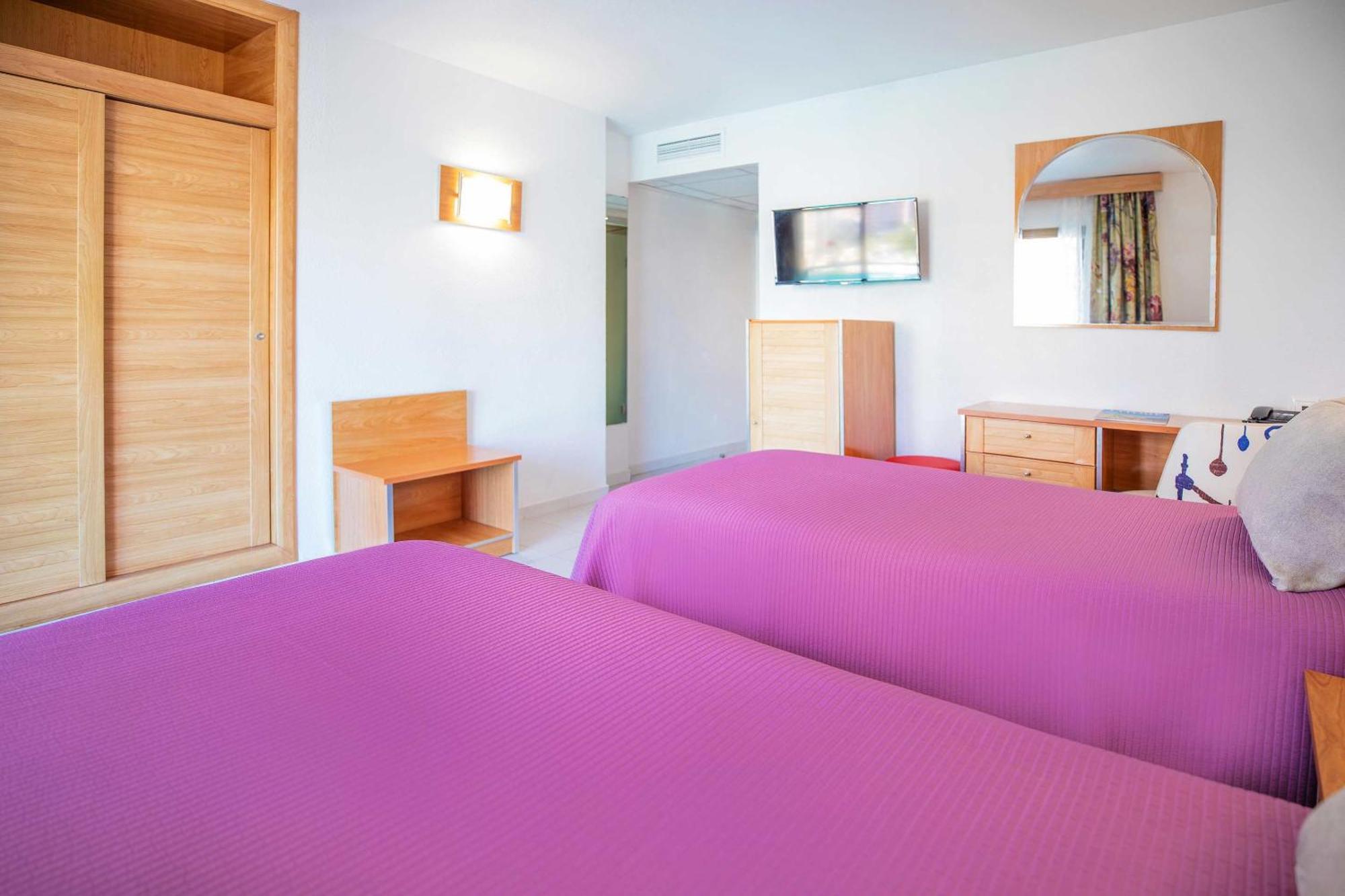 Hotel Servigroup Venus Бенидорм Номер фото