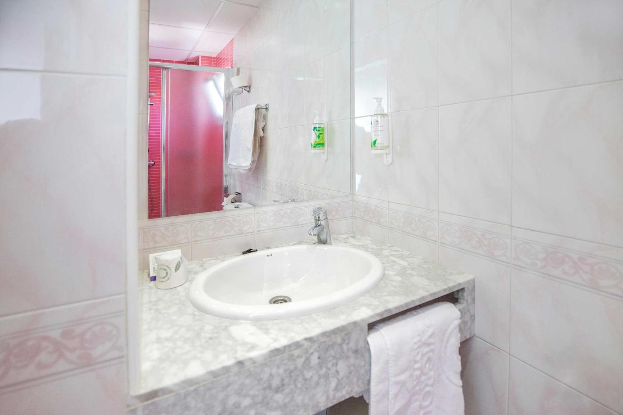 Hotel Servigroup Venus Бенидорм Номер фото