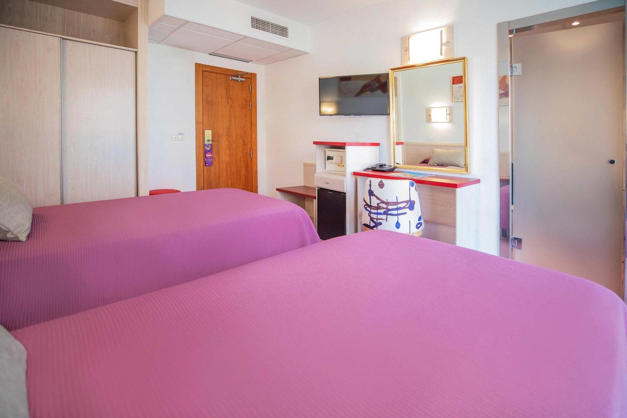 Hotel Servigroup Venus Бенидорм Номер фото