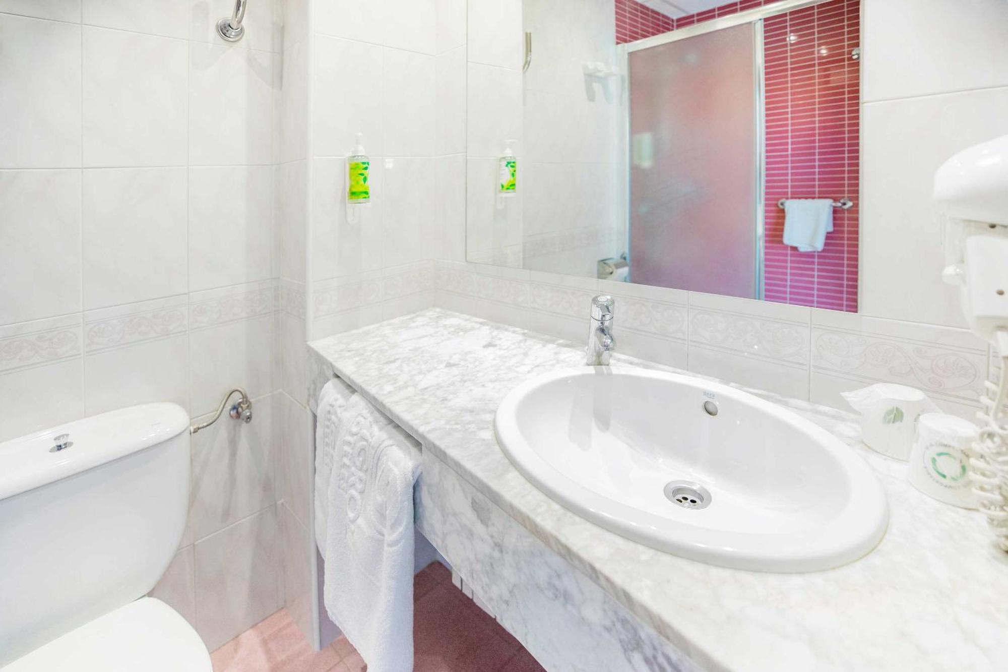 Hotel Servigroup Venus Бенидорм Номер фото