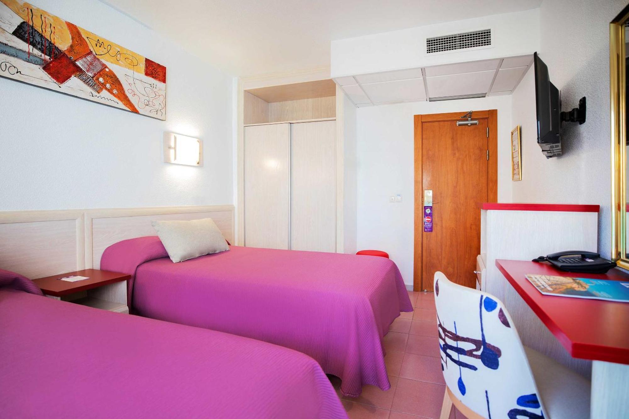 Hotel Servigroup Venus Бенидорм Номер фото